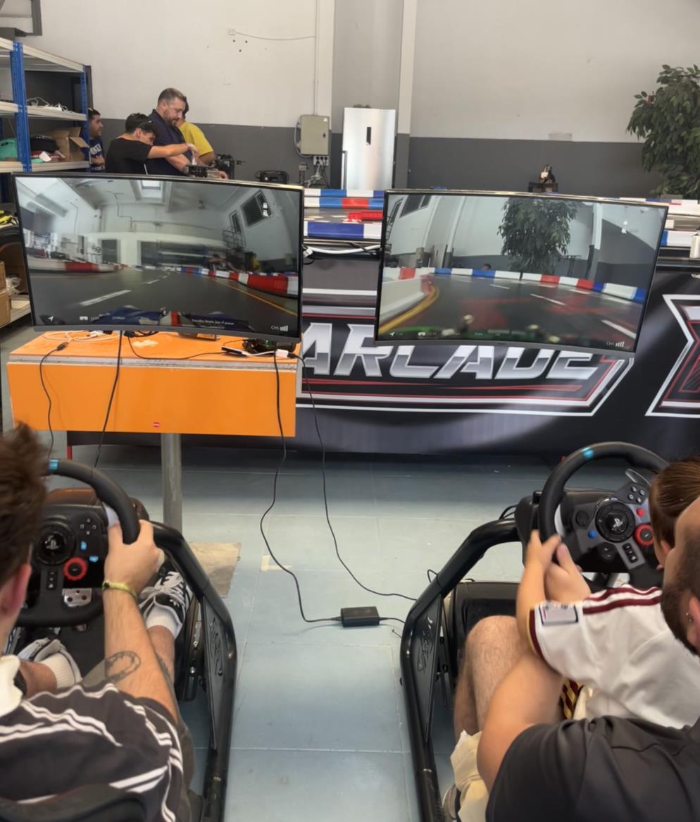 Pilotos compitiendo en los cockpits